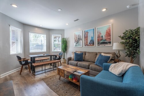 Cozy Family 3BR Oasis: Park, Private Yard, & BBQ!
