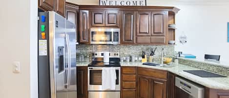 Kamar Double Comfort | Dapur pribadi | Lemari es besar, microwave, mesin pencuci piring, dan blender