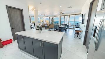 Condo panorámico | Cocina privada | Refrigerador con congelador, microondas, lavavajillas y licuadora