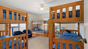 4 Schlafzimmer, Bügeleisen/Bügelbrett, Reisekinderbett, WLAN