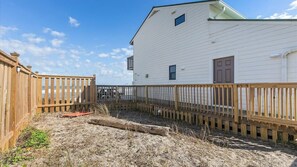 Property grounds - Steps to Sand, Pet-Friendly Oceanfront w. Dog Run (Ponte Vedra Beach)