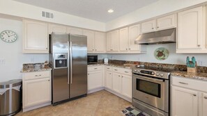Fridge, microwave, oven, stovetop - Steps to Sand, Pet-Friendly Oceanfront w. Dog Run (Ponte Vedra Beach)