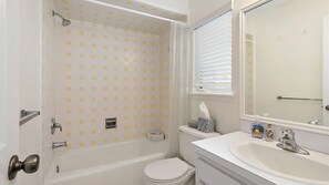 Combined shower/tub, hair dryer, towels, shampoo - Steps to Sand, Pet-Friendly Oceanfront w. Dog Run (Ponte Vedra Beach)