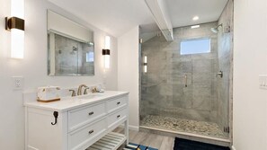 Combined shower/tub, hair dryer, towels, shampoo - Steps to Sand, Pet-Friendly Oceanfront w. Dog Run (Ponte Vedra Beach)