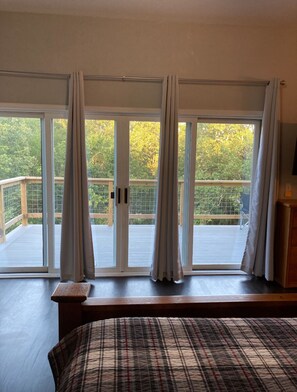 6 bedrooms, travel cot, free WiFi, bed sheets