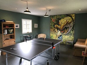 Game room - Castle Annex in Trossachs National Park (Aberfoyle)