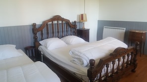 2 slaapkamers, een strijkplank/strijkijzer