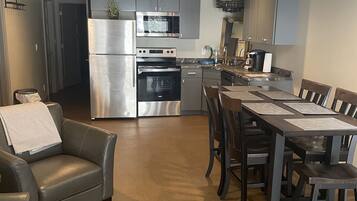 冰箱、微波炉、烤箱、炉灶