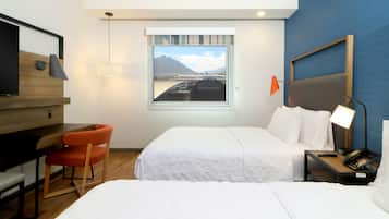 客房内保险箱、办公桌、遮光窗帘、熨斗/熨衣板