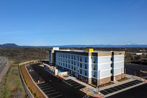 Exterior - Home2 Suites By Hilton Redding (Redding)