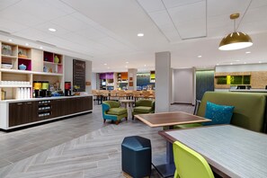 Breakfast area - Home2 Suites By Hilton Redding (Redding)