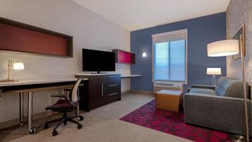 Suite, 1 Bedroom | Egyptian cotton sheets, premium bedding, blackout drapes