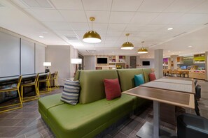 Lobby - Home2 Suites By Hilton Redding (Redding)