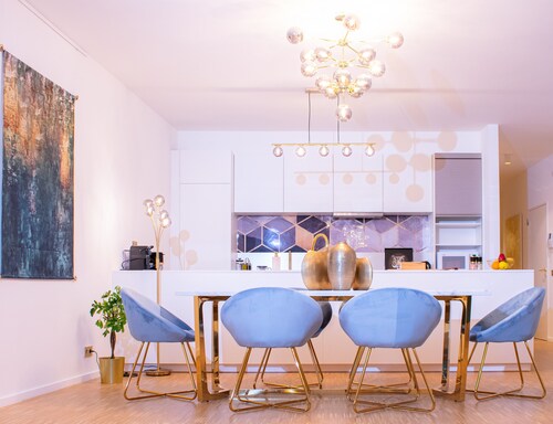 R213 – Glamorous Urban Glam 