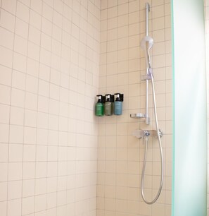 Combined shower/tub, hair dryer, towels, soap