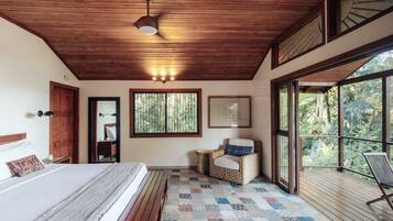 4 bedrooms, desk, iron/ironing board, free WiFi