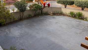 Vista frontal de la propiedad