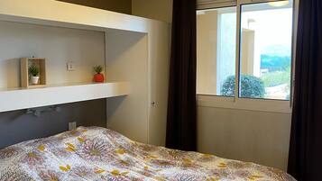 2 bedrooms, iron/ironing board, travel crib, WiFi