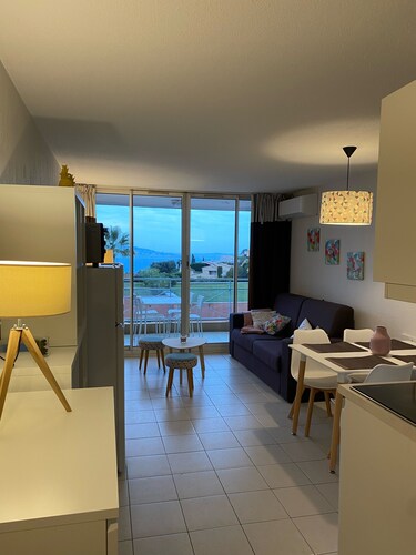 IMPRESSIONNANTE View of the sea and the bay of Cannes VTT swimming pool at the foot of the Esterel mountains