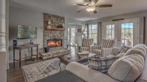 Lakin' Memories - Lakefront | Dock | Pet Friendly | Pool Table | Fire Pit