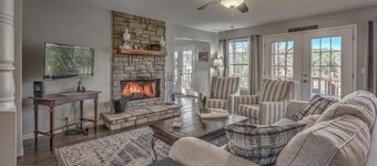 Lakin' Memories - Lakefront | Dock | Pet Friendly | Pool Table | Fire Pit