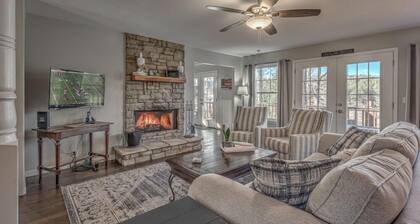 Lakin' Memories - Lakefront | Dock | Pet Friendly | Pool Table | Fire Pit