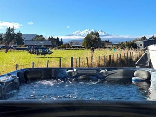 5 Bdr with SPA facing the Mountain Red Door