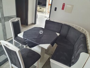 تناول الطعام