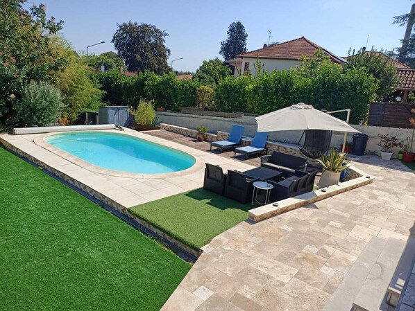 Piscina all'aperto, una piscina riscaldata