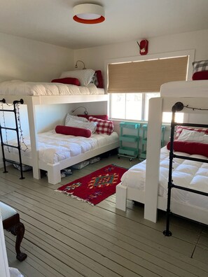 3 dormitorios, tabla de planchar con plancha, wifi gratis y ropa de cama