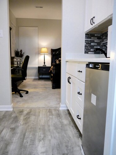 GORGEOUS 1 BEDROOM WITH FREE WIFI & STREET PARKING