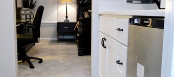 GORGEOUS 1 BEDROOM WITH FREE WIFI & STREET PARKING