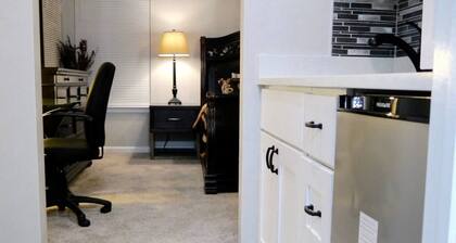 GORGEOUS 1 BEDROOM WITH FREE WIFI & STREET PARKING