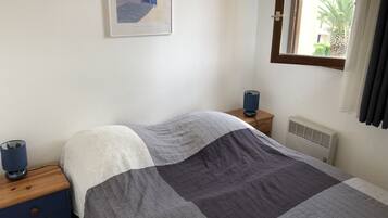 2 bedrooms, iron/ironing board