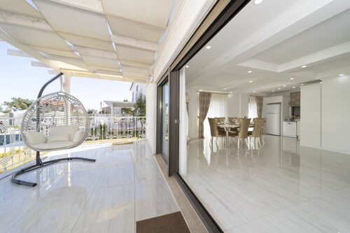 Brand New Villa, w/ Full Amenities  and swimming pool