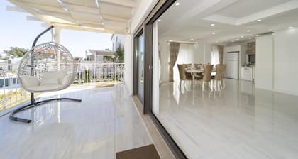 Brand New Villa, w/ Full Amenities and swimming pool