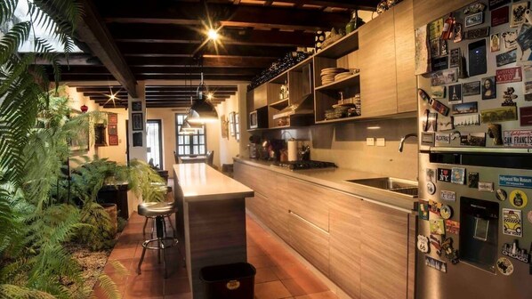 Basic Apartment, 3 Bedrooms, Non Smoking, Private Bathroom | Private kitchen - Casa Maria (Antigua Guatemala)