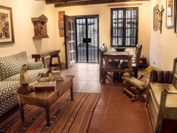 Basic Apartment, 3 Bedrooms, Non Smoking, Private Bathroom | Living area