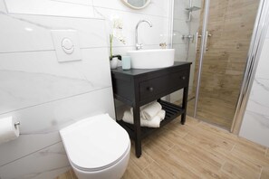 Shower, hair dryer, towels, soap - Cozy, modern,new apartments - 1 minute from the beach (Drašnice)