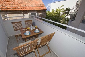 تناول الطعام بالخارج