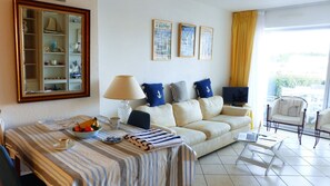 TV - Lovely sea view studio in Locmariaquer (Locmariaquer)