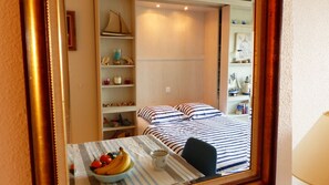 مكواة/لوح كي وملاءات أسرّة