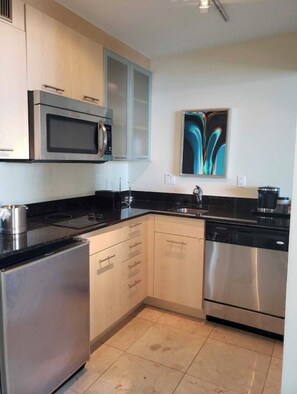 Fridge, microwave, stovetop, dishwasher