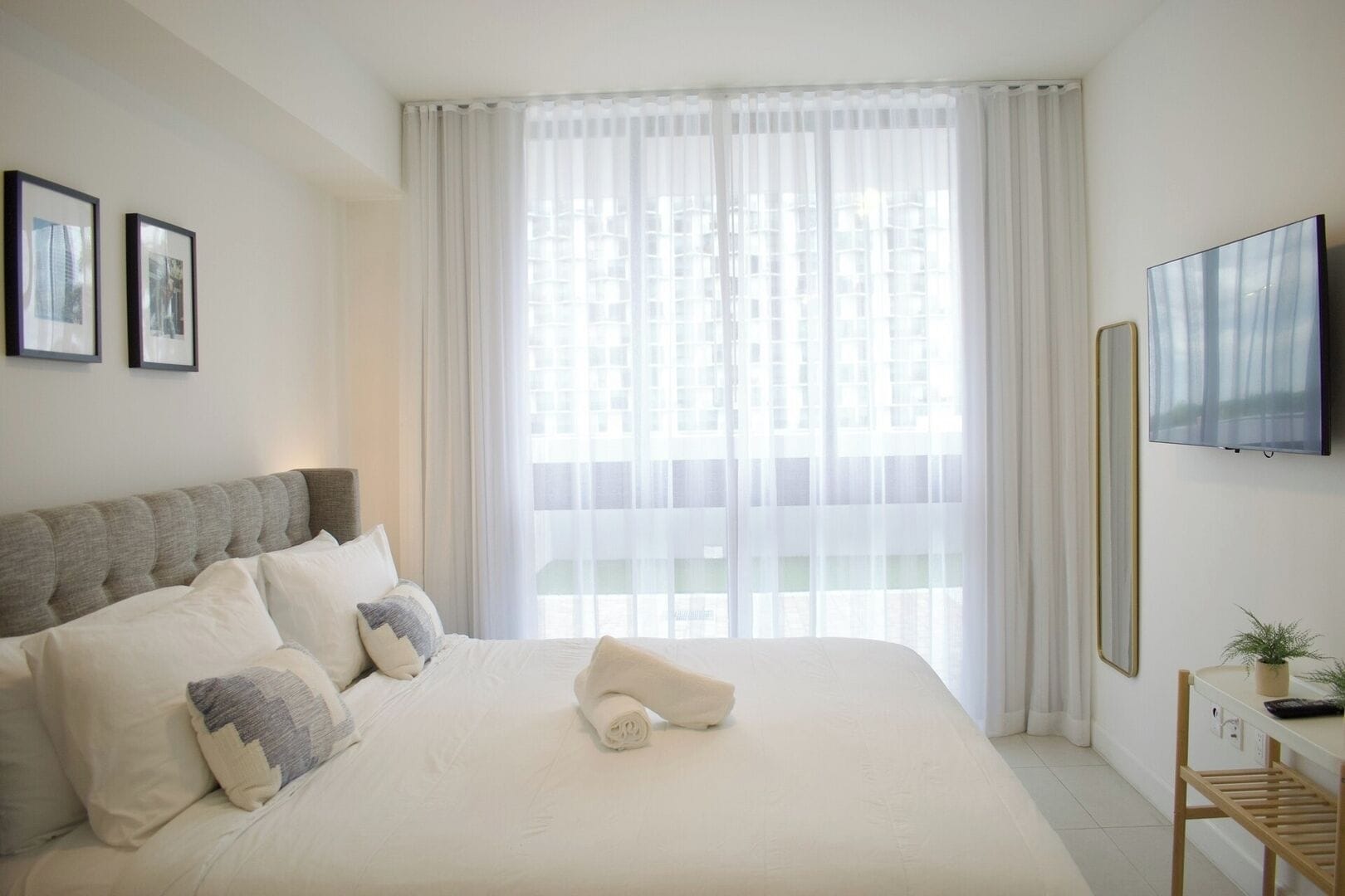 1 habitación, tabla de planchar con plancha, cuna de viaje y wifi 