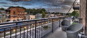 Nest on West - Small town charm | Downtown Condo | Walk to shops