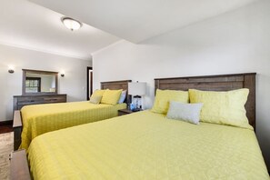 3 Schlafzimmer, Schreibtisch, Bügeleisen/Bügelbrett, kostenloses WLAN