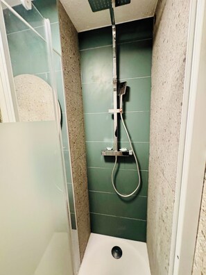 Bathtub, hair dryer, toilet paper - Belle Plagne 38m² duplex apartment at the foot of the slopes (La Plagne-Tarentaise)