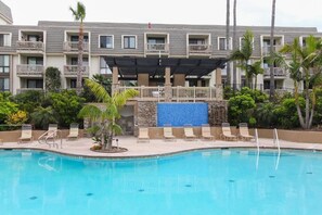 2 outdoor pools - North Coast Village (Oceanside)