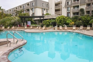 2 piscinas externas