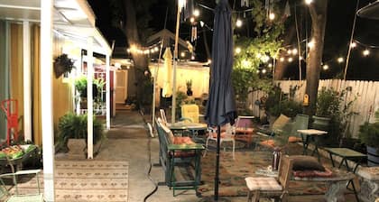 Cozy Villa 10 minutes walk to riverwalk, Hemispher park and convenstion center.